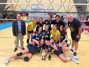 La Società EURIALO SIRACUSA VOLLEY premiata dal Comitato Monti Iblei per la promozione in Serie C,  nell&#039;ultima gara di campionato a Carlentini.